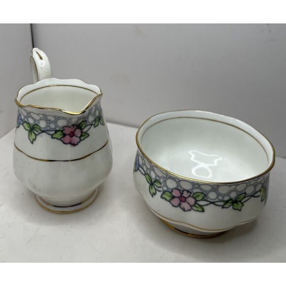 Vintage Royal Albert Pattern 2132 Individual Cream & Sugar - Picture 2 of 3